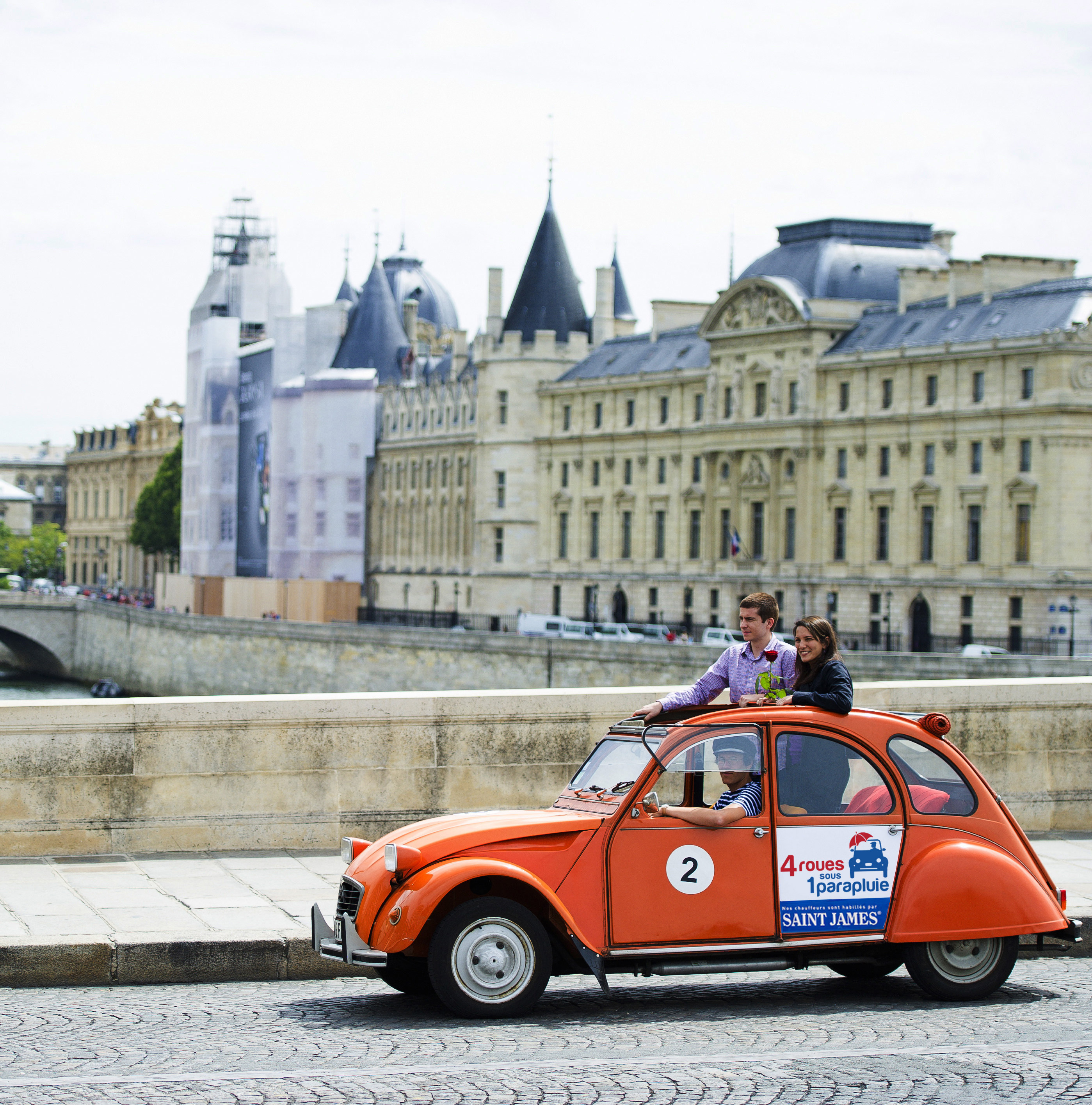 Weekend à Paris : visite en 2 CV 